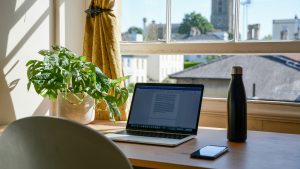 Lee más sobre el artículo Home Office con estilo: cómo mantenerte concentrado y relajado