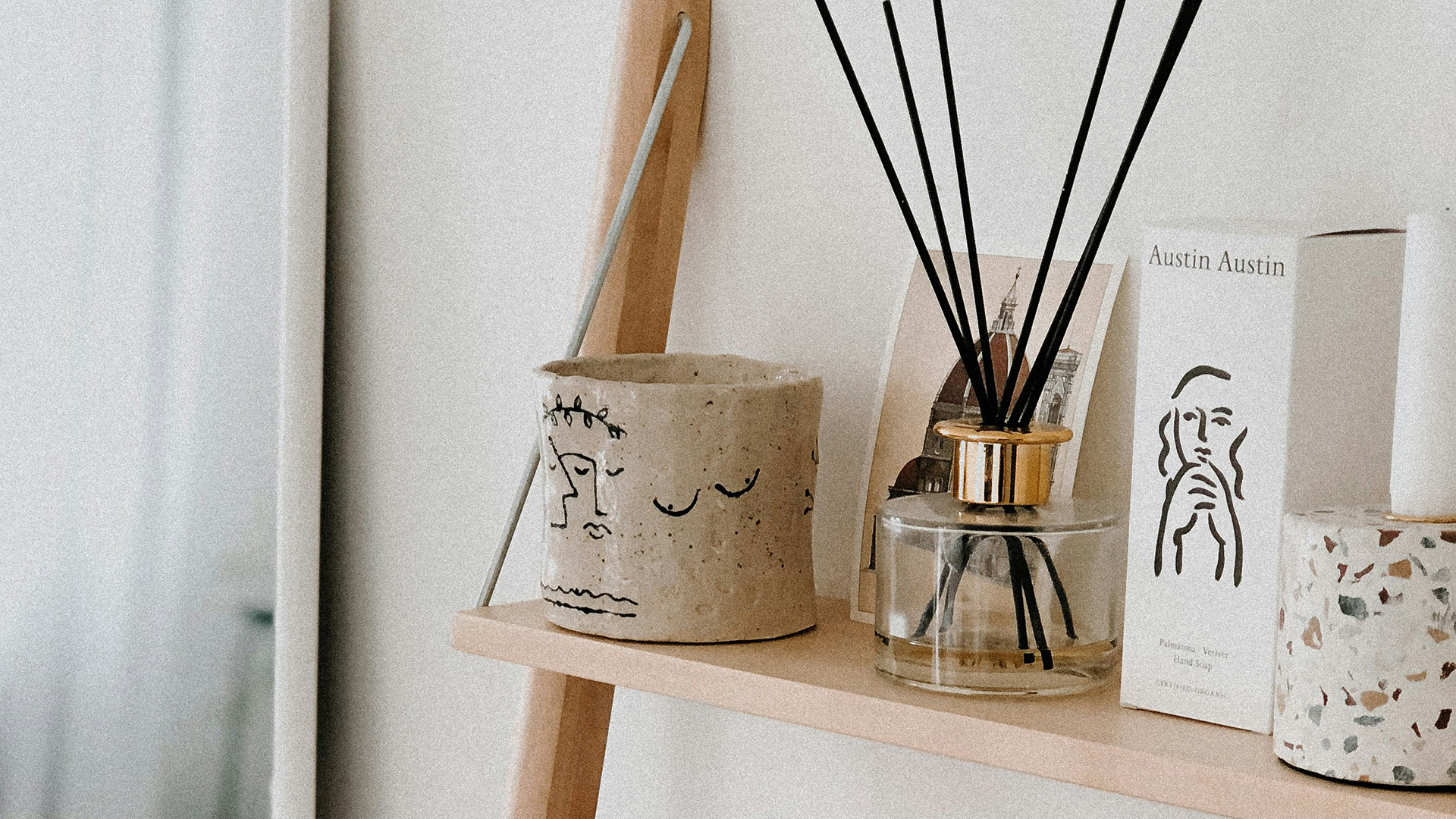 Lee más sobre el artículo El aroma de tu hogar: alternativas naturales a los ambientadores